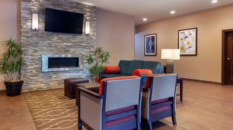 <b>Comfort Inn & Suites Lobby</b>. Images powered by <a href="https://iceportal.shijigroup.com/" title="IcePortal" target="_blank">IcePortal</a>.