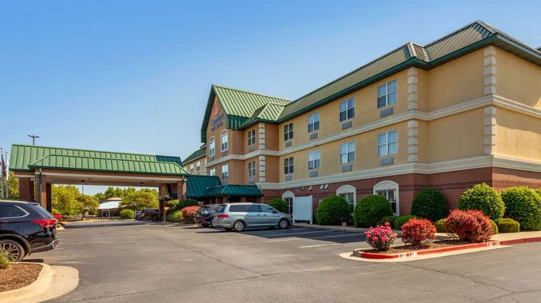 <b>Comfort Inn & Suites Exterior</b>. Images powered by <a href="https://iceportal.shijigroup.com/" title="IcePortal" target="_blank">IcePortal</a>.