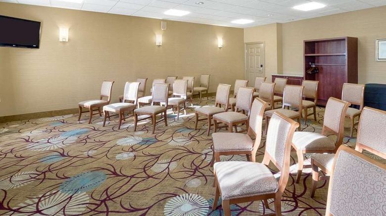 <b>Comfort Inn & Suites Meeting</b>. Images powered by <a href="https://iceportal.shijigroup.com/" title="IcePortal" target="_blank">IcePortal</a>.