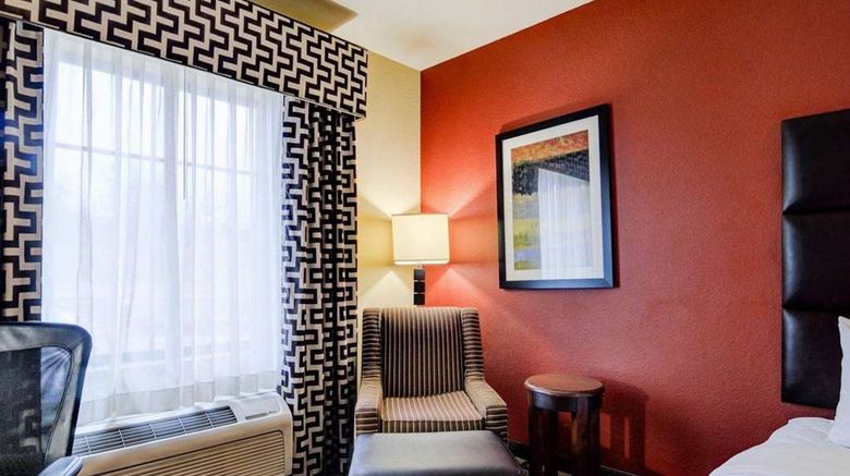 <b>Comfort Inn & Suites Room</b>. Images powered by <a href="https://iceportal.shijigroup.com/" title="IcePortal" target="_blank">IcePortal</a>.