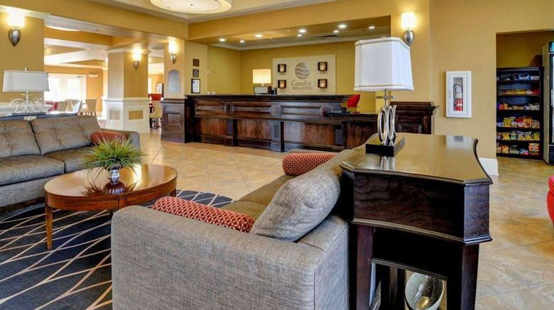 <b>Comfort Inn & Suites Lobby</b>. Images powered by <a href="https://iceportal.shijigroup.com/" title="IcePortal" target="_blank">IcePortal</a>.