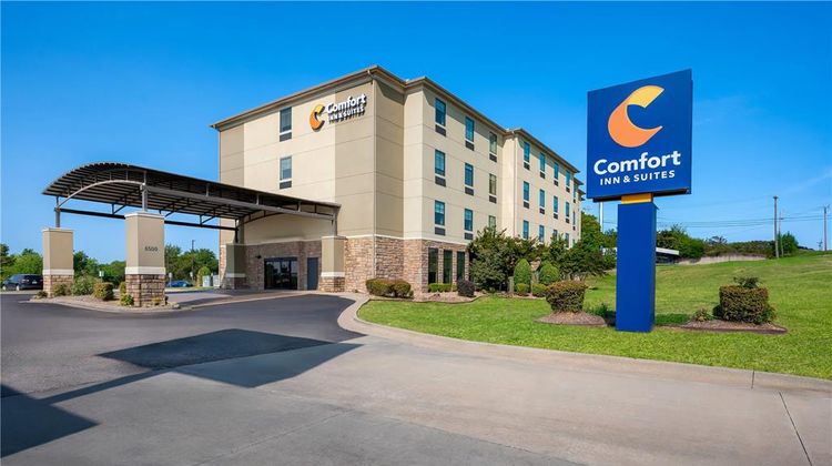 Comfort Inn & Suites Exterior