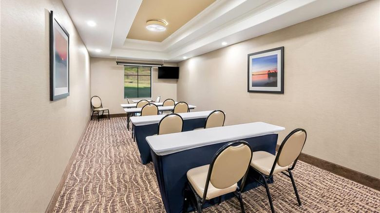 <b>Comfort Inn & Suites Meeting</b>. Images powered by <a href="https://iceportal.shijigroup.com/" title="IcePortal" target="_blank">IcePortal</a>.