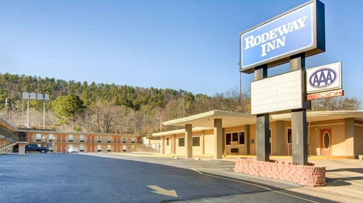 Rodeway Inn Exterior