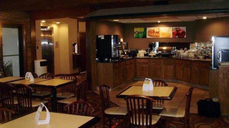 <b>Quality Inn, Searcy Restaurant</b>. Images powered by <a href="https://iceportal.shijigroup.com/" title="IcePortal" target="_blank">IcePortal</a>.