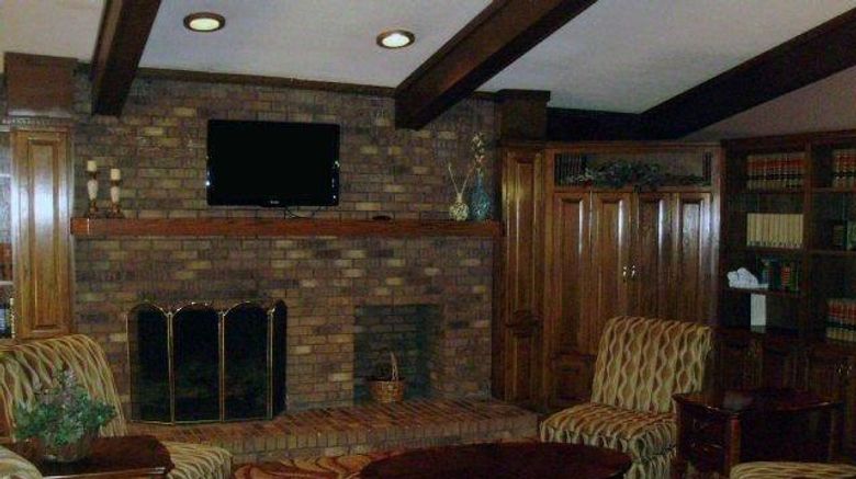 <b>Quality Inn, Searcy Lobby</b>. Images powered by <a href="https://iceportal.shijigroup.com/" title="IcePortal" target="_blank">IcePortal</a>.