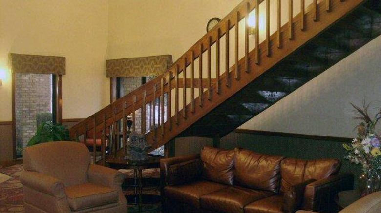<b>Quality Inn, Searcy Lobby</b>. Images powered by <a href="https://iceportal.shijigroup.com/" title="IcePortal" target="_blank">IcePortal</a>.
