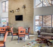 Quality Inn & Suites Stuttgart Lobby
