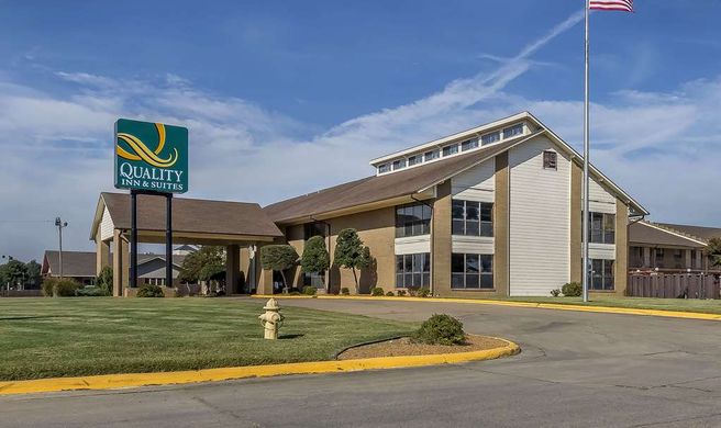 Quality Inn & Suites Stuttgart Exterior