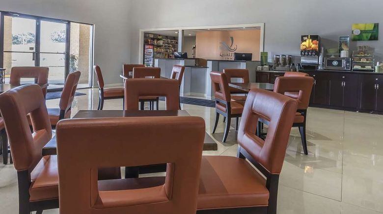 <b>Quality Inn & Suites Stuttgart Lobby</b>. Images powered by <a href="https://iceportal.shijigroup.com/" title="IcePortal" target="_blank">IcePortal</a>.