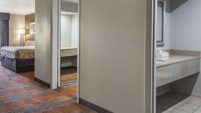 <b>Quality Inn & Suites Stuttgart Suite</b>. Images powered by <a href="https://iceportal.shijigroup.com/" title="IcePortal" target="_blank">IcePortal</a>.