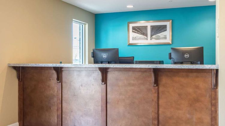 Econo Lodge Inn & Suites Lobby