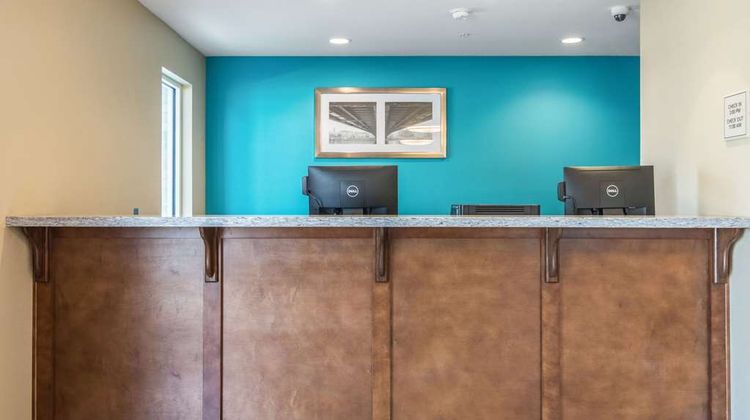 Econo Lodge Inn & Suites Lobby