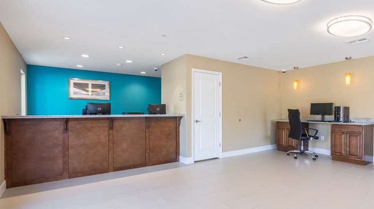 Econo Lodge Inn & Suites Lobby