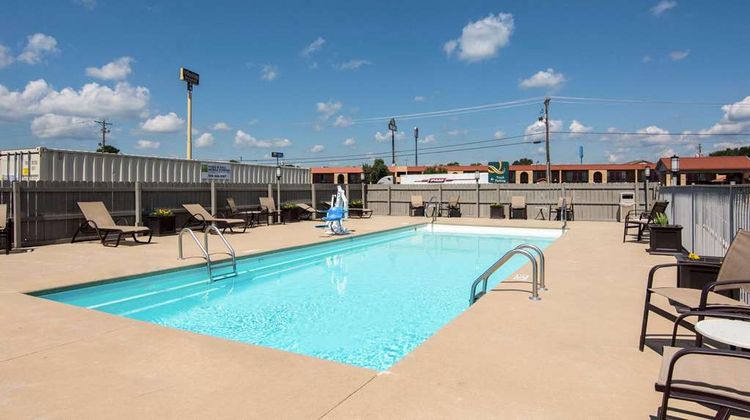 Quality Inn Arkadelphia Pool