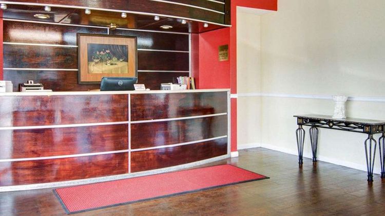Econo Lodge Pine Bluff Lobby