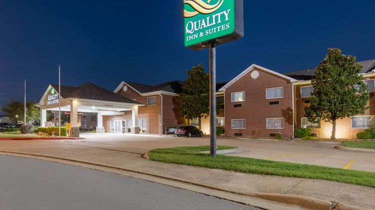 Quality Inn & Suites Mountain Home Exterior