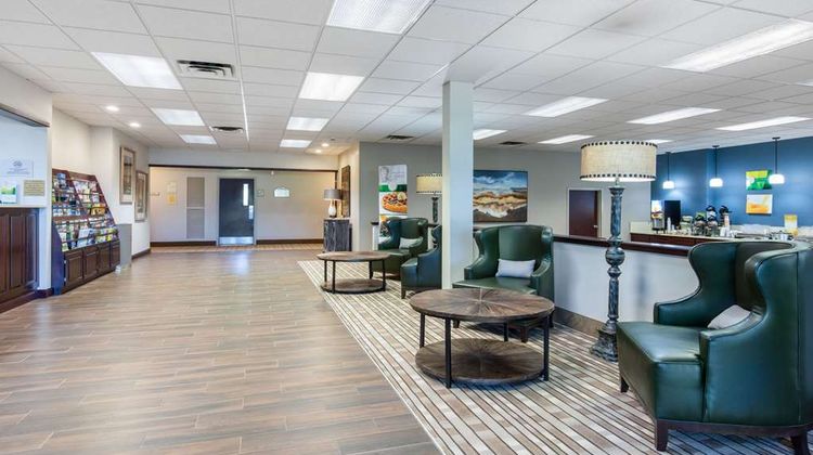 Quality Inn & Suites Mountain Home Lobby