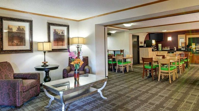 <b>Quality Inn Lobby</b>. Images powered by <a href="https://iceportal.shijigroup.com/" title="IcePortal" target="_blank">IcePortal</a>.