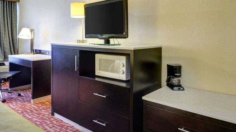 <b>Quality Inn Room</b>. Images powered by <a href="https://iceportal.shijigroup.com/" title="IcePortal" target="_blank">IcePortal</a>.