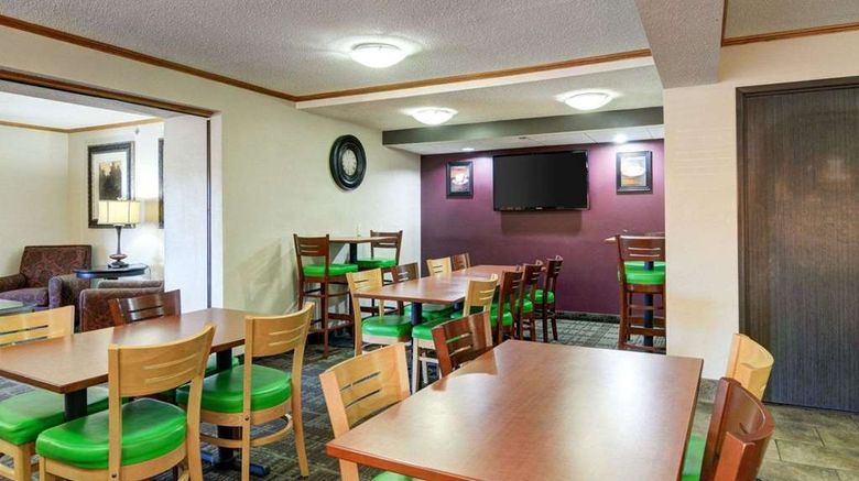 <b>Quality Inn Restaurant</b>. Images powered by <a href="https://iceportal.shijigroup.com/" title="IcePortal" target="_blank">IcePortal</a>.