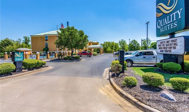 Quality Suites Maumelle Exterior