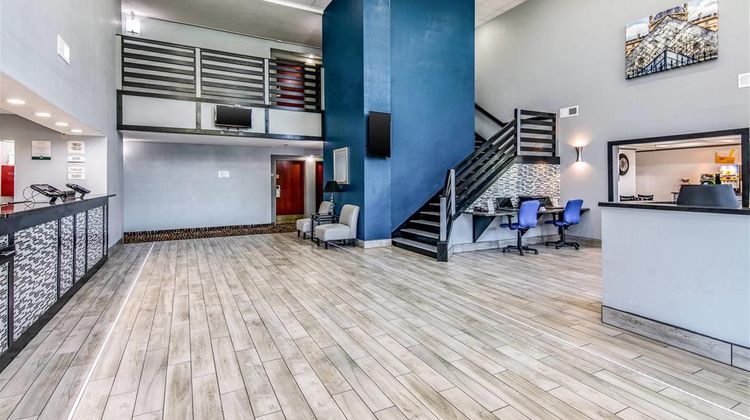 Quality Suites Maumelle Lobby
