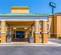 Quality Suites Maumelle Exterior