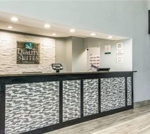 Quality Suites Maumelle Lobby
