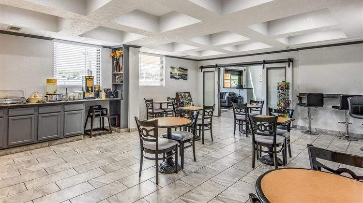 Quality Suites Maumelle Restaurant