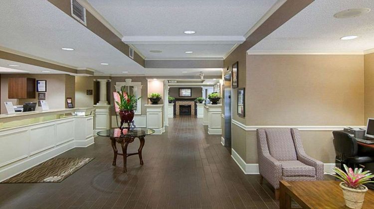 Quality Inn & Suites West Lobby