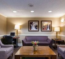 Quality Inn & Suites West Lobby