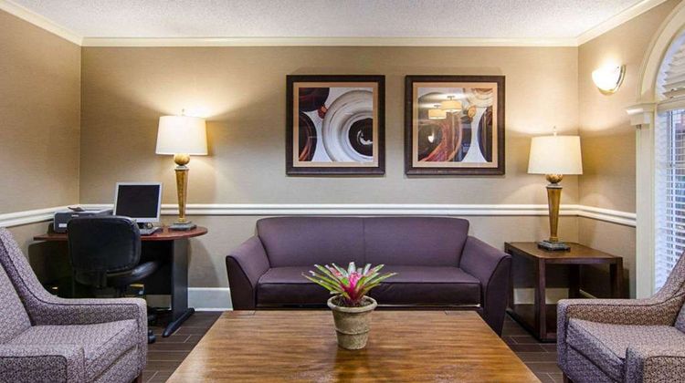 Quality Inn & Suites West Lobby