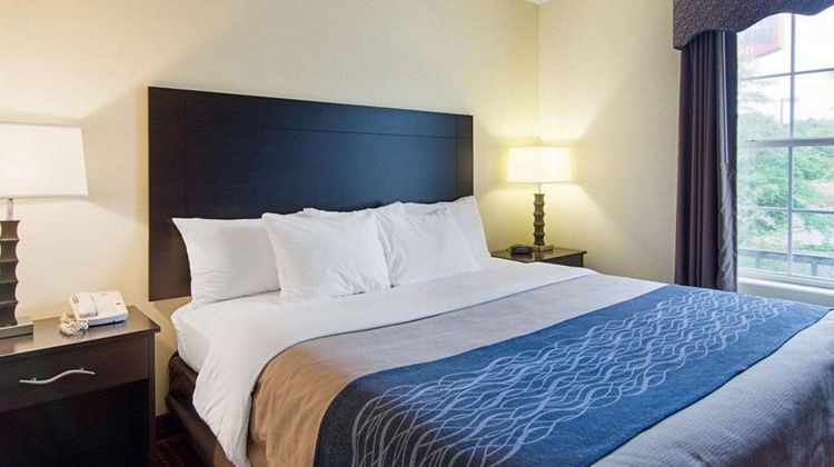 Quality Inn & Suites West Room