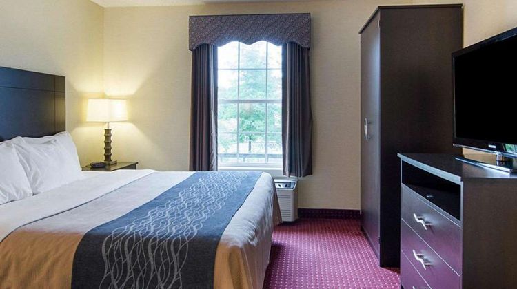 Quality Inn & Suites West Room