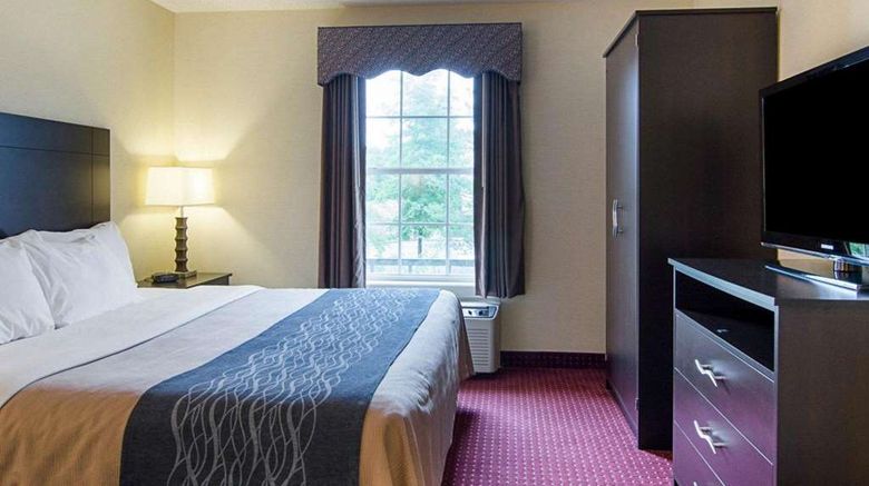 <b>Quality Inn & Suites West Room</b>. Images powered by <a href="https://iceportal.shijigroup.com/" title="IcePortal" target="_blank">IcePortal</a>.