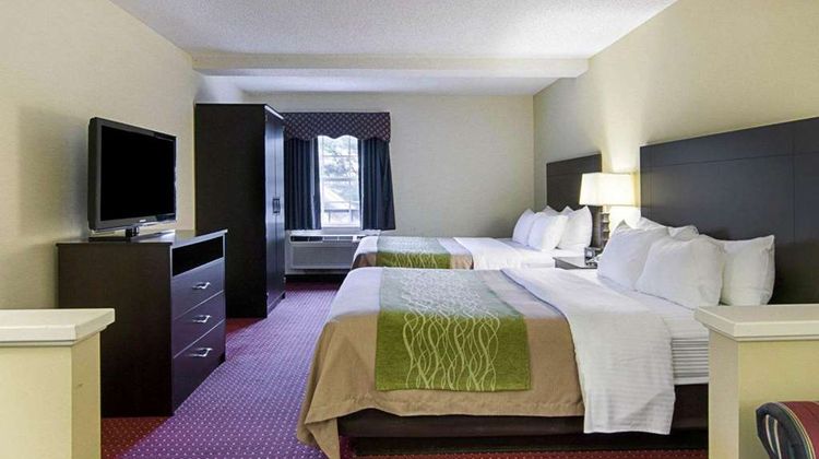 Quality Inn & Suites West Suite