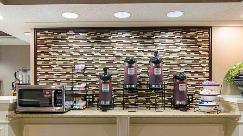 <b>Quality Inn & Suites West Restaurant</b>. Images powered by <a href="https://iceportal.shijigroup.com/" title="IcePortal" target="_blank">IcePortal</a>.
