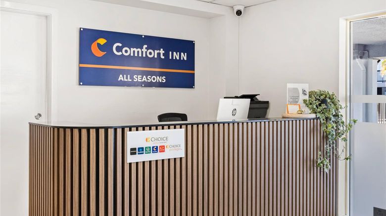 <b>Comfort Inn All Seasons Lobby</b>. Images powered by <a href="https://iceportal.shijigroup.com/" title="IcePortal" target="_blank">IcePortal</a>.