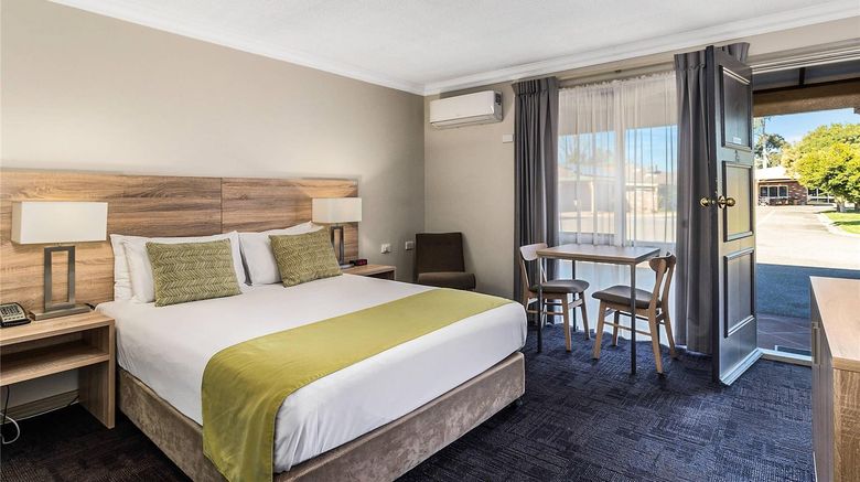 <b>Quality Inn Carriage House Room</b>. Images powered by <a href="https://iceportal.shijigroup.com/" title="IcePortal" target="_blank">IcePortal</a>.