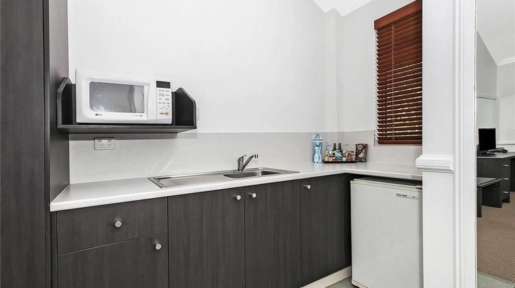 Comfort Inn & Suites Northgate Airport Suite