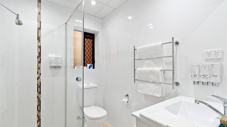 Quality Hotel Robertson Gardens Room
