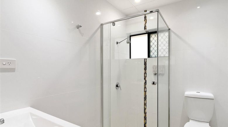 <b>Quality Hotel Robertson Gardens Room</b>. Images powered by <a href="https://iceportal.shijigroup.com/" title="IcePortal" target="_blank">IcePortal</a>.