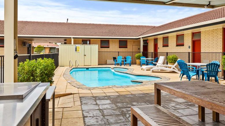 <b>Comfort Inn Pool</b>. Images powered by <a href="https://iceportal.shijigroup.com/" title="IcePortal" target="_blank">IcePortal</a>.