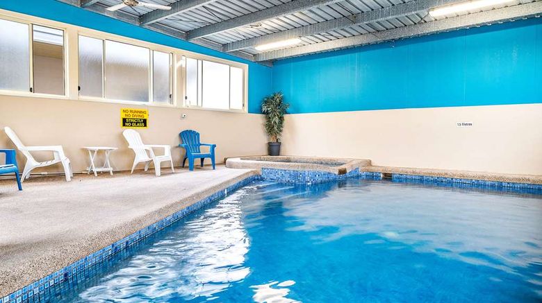<b>Comfort Inn Pool</b>. Images powered by <a href="https://iceportal.shijigroup.com/" title="IcePortal" target="_blank">IcePortal</a>.