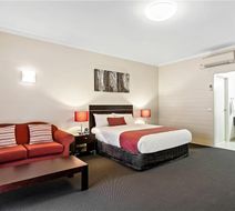 Quality Inn Colonial Room