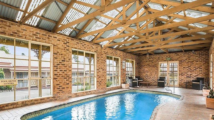 Quality Inn Colonial Pool