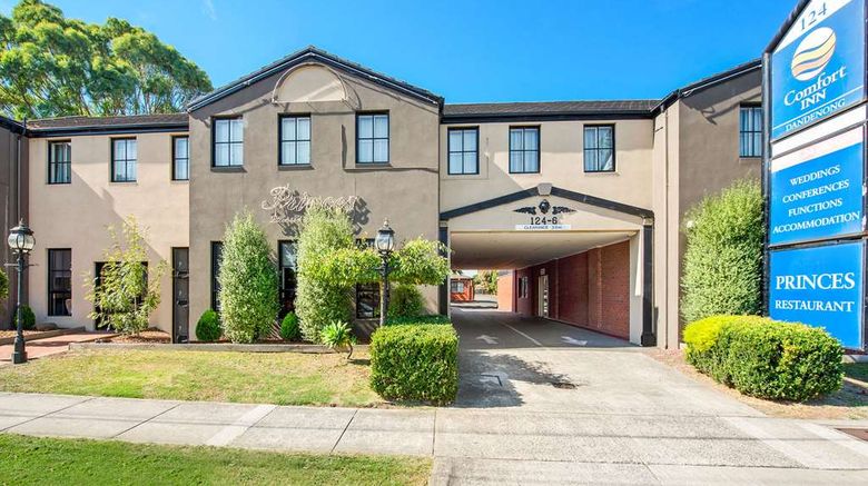<b>Comfort Inn Dandenong Exterior</b>. Images powered by <a href="https://iceportal.shijigroup.com/" title="IcePortal" target="_blank">IcePortal</a>.