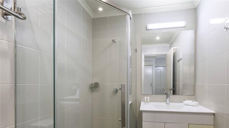 <b>Quality Hotel Melbourne Airport Room</b>. Images powered by <a href="https://iceportal.shijigroup.com/" title="IcePortal" target="_blank">IcePortal</a>.