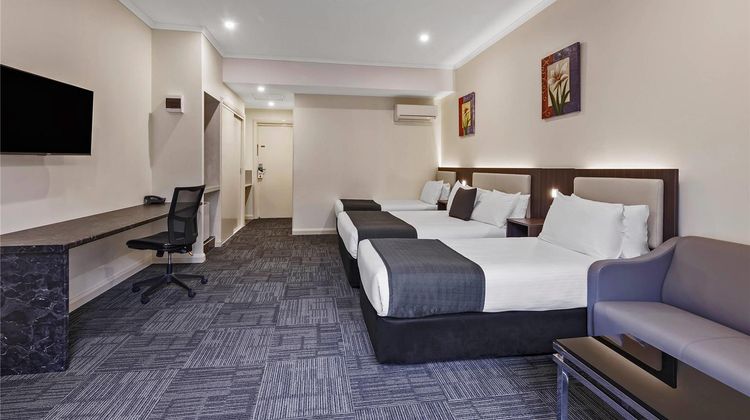 Quality Hotel Melbourne Airport Room